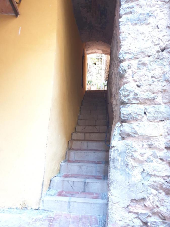 Charmant Studio Avec Coin Nuit - Vieille Ville Climatise Menton Exterior photo